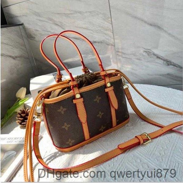 external frame packs latest 23ss women's external frame packs print drawstring tote fashion shoulder bags for grils high capacity size